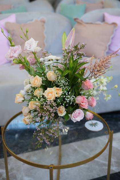 Floral detail and Lounge — wedding decor — Westin